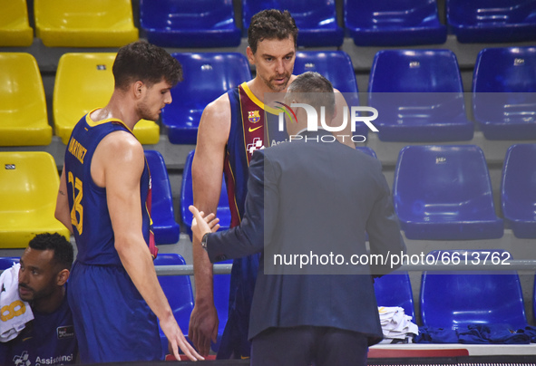 Sarunas Jasikevicius and Pau Gasol during the match between FC Barcelona and Real Madrid, corresponding to the week 30 of the Liga Endesa, p...