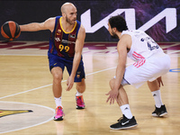 Nick Calathes and Sergio Llull during the match between FC Barcelona and Real Madrid, corresponding to the week 30 of the Liga Endesa, playe...