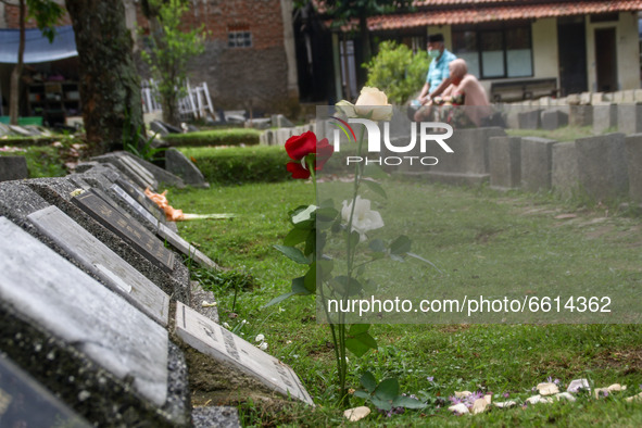 Flowers is seen lies on the cemetery during a Nyadran ritual on 12, April, 2021 at Cibarunai Tomb in Bandung, Indonesia. Before the month of...