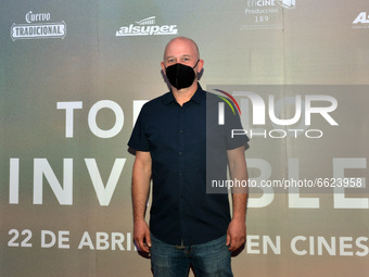 Actor Ari Brickman poses for photos during the red carpet of ’Todo Invisible’ film premiere at Cinepolis Miyana  on April 15, 2021 in Mexico...