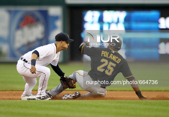 Pittsburgh Pirates' Gregory Polanco beats the pickoff throw to New York YankeesDetroit Tigers' Jose Iglesias, to steal second base in the se...