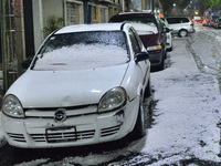  Heavy hail and wind gusts of up to 45 kilometers per hour were recorded in Mexico City, so that the streets of the city were covered with a...