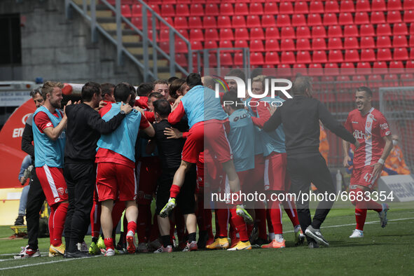 Andrea Barberis of AC Monza celebrate the goal with the team mates during the  during the  during the Serie B match between AC Monza and US...