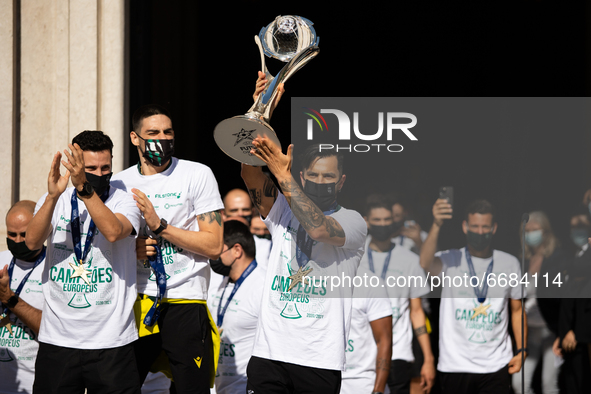 João Matos show the Cup to the Supporters, on May 4, in Lisbon, Portugal.
The Futsal Team of Sporting Clube de Portugal  was received at the...