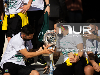 Guitta, the goalkeeper kisses the Cup, on May 4, in Lisbon, Portugal.
The Futsal Team of Sporting Clube de Portugal  was received at the Lis...