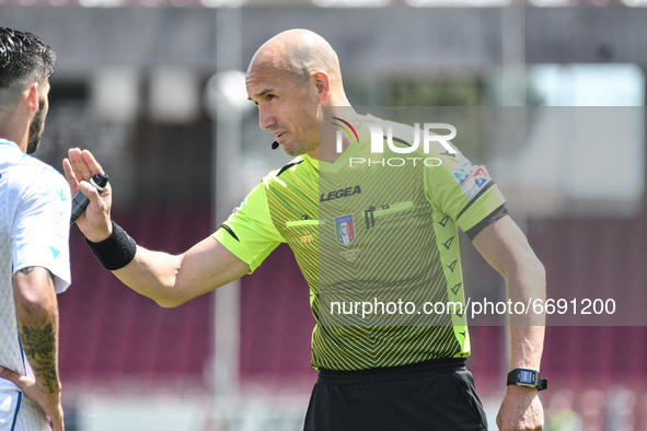 Michael Fabbri the referee of the match during the Serie B match between US Salernitana 1919 and Empoli FC at Stadio Arechi, Salerno, Italy...