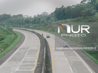 Cars crossing Salatiga-Semarang toll road in Semarang regency, Indonesia on May 8, 2021. Some road become more quiet as the Indonesian gover...