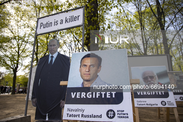 People protest in support of Kremlin critic Alexei Navalny against Russian President Vladimir Putin in Berlin, Germany on May 8, 2021. 