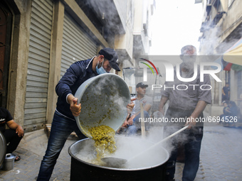 A palestinian man Waleed AL-Hataab cooking the soup everyday of a Ramadan fasting day in east of Gaza City, for free during the Muslim fasti...