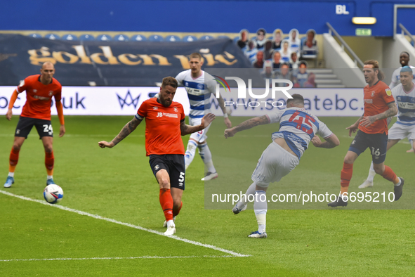  Charlie Austin of QPR shoots and score his teams first goal during the Sky Bet Championship match between Queens Park Rangers and Luton Tow...