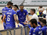 Rui Neto talks with his team during timeout during the Rink Hockey playoffs 1st leg between Sporting CP and OC Barcelos, at Pavilhão João Ro...