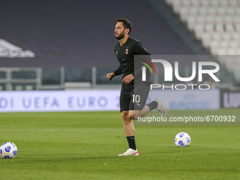 Hakan Calhanoglu of AC Milan during the Serie A match between Juventus FC and AC Milan at Allianz Stadium on May 09, 2021 in Turin, Italy....