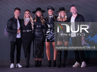 (L-R) Ari Borovoy, Karla Diaz, Melissa López, Angie Taddei,  Regina Murguia, Chumel Torres, poses for photos during 90’s Pop Tour press Conf...