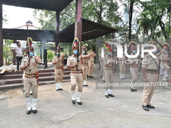 Police giving the Guard of Honour to to eminent littreteur Homen Borgohain  at the latter's last rites ceremony at Navagraha crematorium in...
