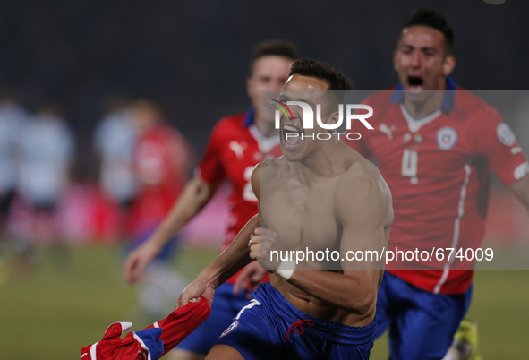 SANTIAGO, July 5, 2015 () -- Alexis Sanchez of Chile celebrates after the final match of the Copa America Chile 2015 against Argentina, at t...