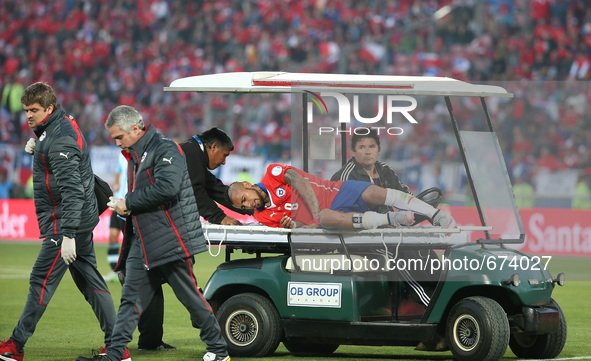 SANTIAGO, July 5, 2015 () -- Chile's Arturo Vidal is carried out of the pitch due to injury during the final match of the Copa America Chile...
