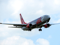 Jet2 Holidays Boeing 737-8K5 G-JZHB  on final approach in to East Midlands Airport. Saturday 5 June 2021.  (