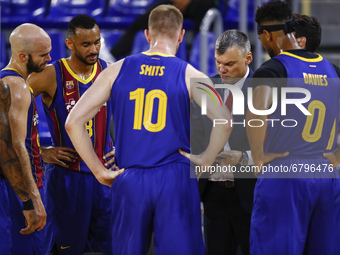 Coach of FC Barcelona Sarunas Jasikevicius talking with his players during the Liga ACB playoff 3rd match of the semi final between FC Barce...