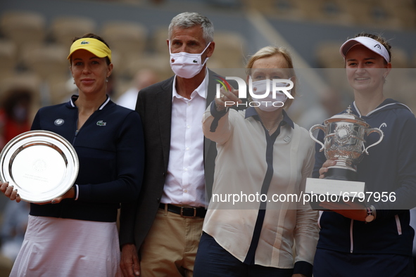 President of the French Tennis Federation (FFT) and former player Gilles Moretton (L) and former tennis player Martina Navratilova (R) congr...