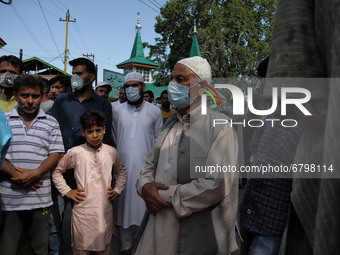 People wait for funeral of a civilian Bashir Ahmad who was killed in a shootout in Sopore district, North of Srinagar, Indian Administered K...