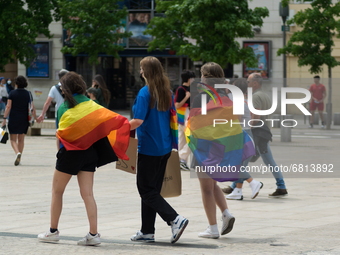 On June 19th took place the annual Pride Parade in Clermont-Ferrand, France, under a stifling heat. The event gathered tons of people. The c...
