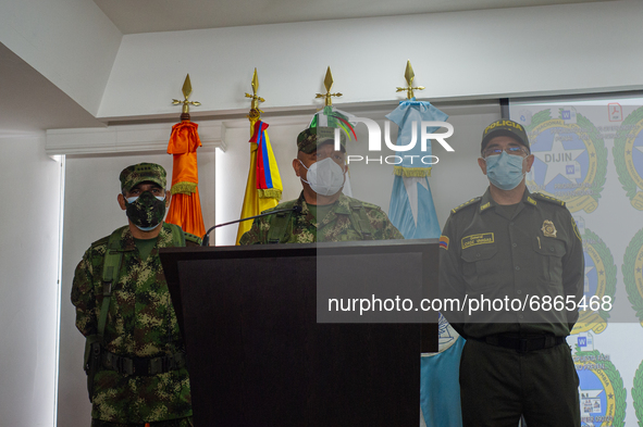 Major General of Police, Jorge Luis Vargas (right), Colombia's military Major General Eduardo Zapateriro (Left) and Commander of Colombia's...