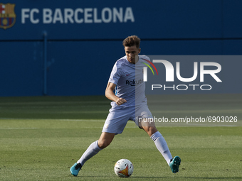 Nico Gonzalez of Barcelona runs with the ball during the pre-season friendly match between FC Barcelona and Girona FC at Estadi Johan Cruyff...