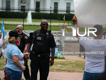 Demonstrators argue with Secret Service officers as they move back thousands of protestors from Lafayette Park in front of the White House d...