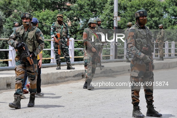 Indian army soldiers, CRPF and Jammu Kashmir police near the site where militants lobbed Grenade on security forces in which 2 CRPF Jawans a...
