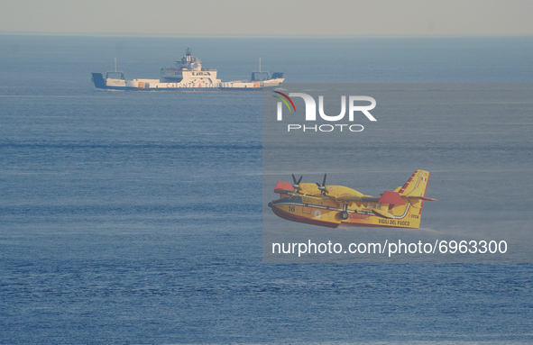 a Canadair engaged in fighting the fires in Sicily flies over the waters of the Strait of Messina to supply water. Messina(Sicily), August 1...
