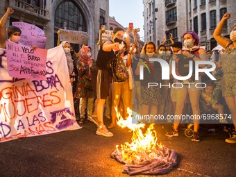 Protesters are seen burning a burqa.Around a hundred women have participated in a feminist demonstration in front of the United Nations hea...