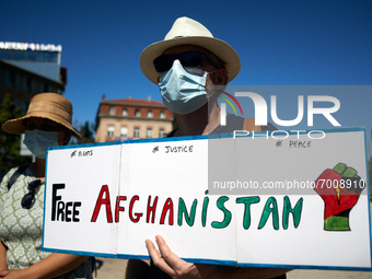 Dozens of members of the Afghani community of Toulouse organized a gathering in Toulouse to raise awereness about the Afghanistan's situatio...