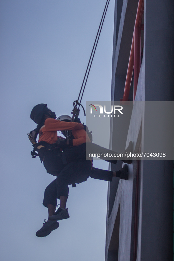 Personel of National Search and Rescue Agency (BASARNAS) rescue the victims during a height rescue exercise in Semarang, Central Java, Indon...