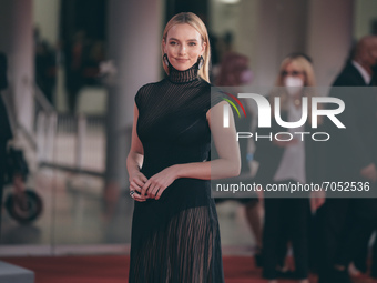 Jodie Comer attends the red carpet of the movie 