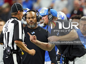 Detroit Lions head coach Dan Campbell argues with Down Judge Kent Payne (79) during an NFL football game between the Detroit Lions and the S...