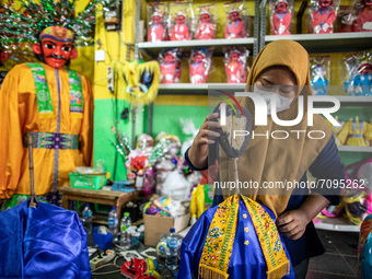 Manufacture and sale of Ondel-Ondel, a traditional Betawi-Jakarta doll toy. After the decline in COVID-19 cases in Jakarta, the tourism sect...