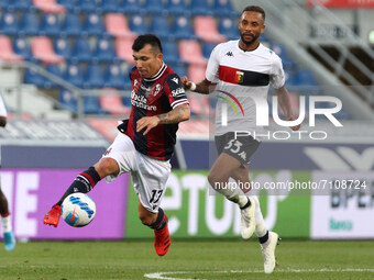 Gary Medel (Bologna F.C.) (left) competes for the ball with Hernani (Genoa CFC) during the Italian Serie A soccer match Bologna F.C. vs Geno...