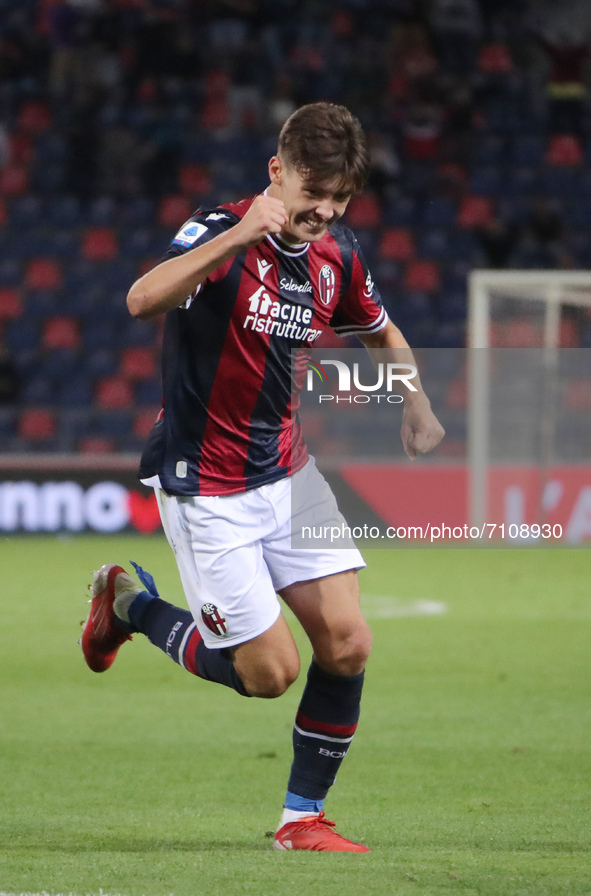 Aaron Hickey (Bologna F.C.) celebrates after scoring goal 1-0 during the Italian Serie A soccer match Bologna F.C. vs Genoa C.F.C. at the Re...