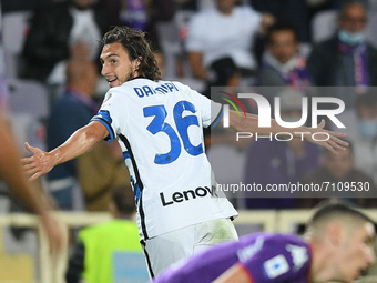Matteo Darmian of FC Internazionale celebrates scoring first goal during the Serie A match between ACF Fiorentina and FC Internazionale at S...