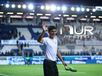 Matteo Pessina (Atalanta Bergamasca Calcio) greets the fan after the victory during the Italian football Serie A match Atalanta BC vs US Sas...