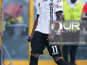 Emmanuel Gyasi of Spezia Calcio celebrates after scoring first goal during the Serie A match between Spezia Calcio and FC Juventus at Stadio...