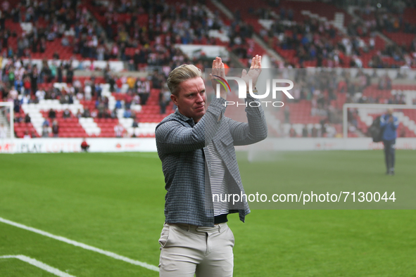 Former Sunderland Captain Grant Leadbitter applauds the crowd before kick off  during the Sky Bet League 1 match between Sunderland and Bolt...