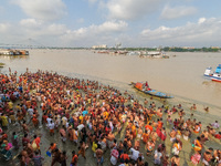 Hindu devotees are seen crowding a Ganges riverside to offer prayers during Mahalaya , following no social distance protocol , in Kolkata ,...
