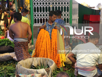 Over-crowded   at the main flower wholesale market of Kolkata on October 06,2021. (