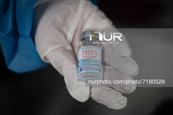 (EDITOR'S NOTE: FILE PHOTO) A nurse holds on her hand the Moderna COVID-19 vaccine during a mass vaccination in Bogota, Colombia on August 2...