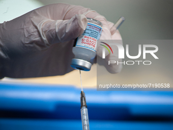 (EDITOR'S NOTE: FILE PHOTO) A nurse holds on her hand the Moderna COVID-19 vaccine during a mass vaccination in Bogota, Colombia on August 2...