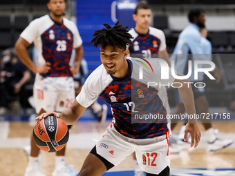 Jason George (C) of Bayern in action during warm-up ahead of the EuroLeague Basketball match between Zenit St. Petersburg and FC Bayern Muni...