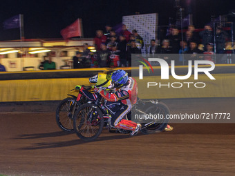 
Tom Brennan (Yellow) outside Chris Harris  (Blue) during the SGB Premiership Grand Final 2nd leg between Peterborough and Belle Vue Aces at...