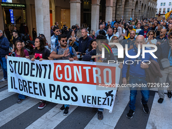 students of the University of Padua protest against the obligation of the GreenPass.
No Vax and No Green Pass protesters protested in Padua,...