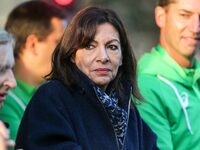 Paris Mayor and Socialist Party (PS) candidate for the 2022 French presidential election Anne Hidalgo (L) attends the start of the 42,195 km...